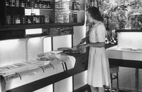 1950’s Futuristic (Universal Design) Kitchen – is Good Design